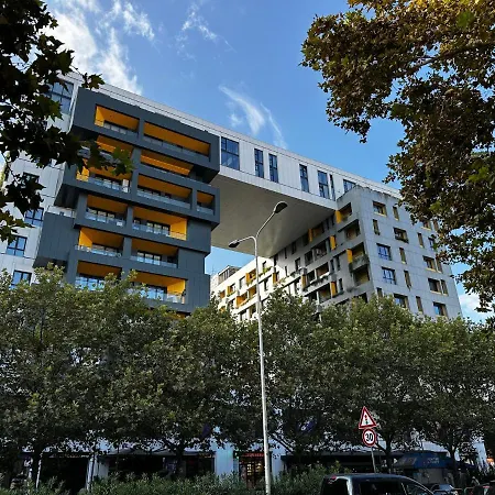Myhouse At 21 Dhjetori Tirana