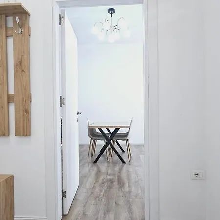 Myhouse At 21 Dhjetori Apartment *